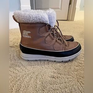Sorel snow boot. Worn lightly. Size 6